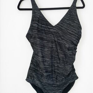 SPEEDO Size 18 Women’s Black Gray Lined Wireless One-Piece Sports Swimming Suit